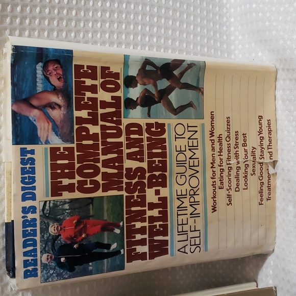 Lot of 2 Hardcover Book From Reader’s Digest Editors- "Eat Better Live Better" - Picture 2 of 6